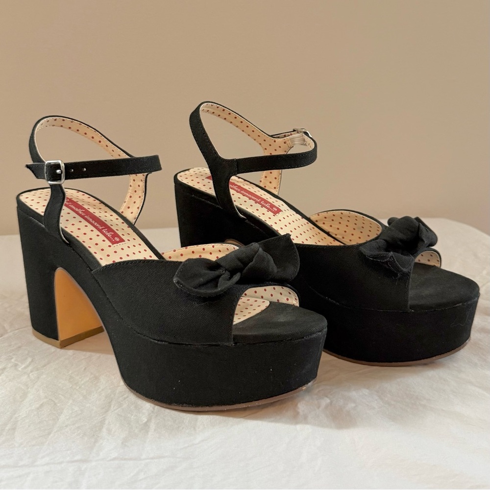 b.a.i.t. Platform Sandals